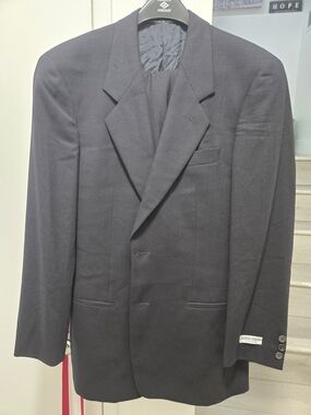 90s Vintage Giorgio Armani Men's Navy Suit 42R (40R + 30x30 Pant)